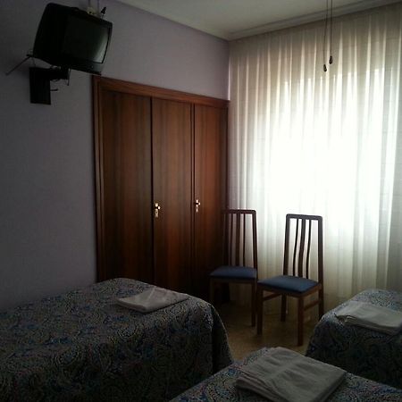 Pension Cinco Villas Logroño Esterno foto
