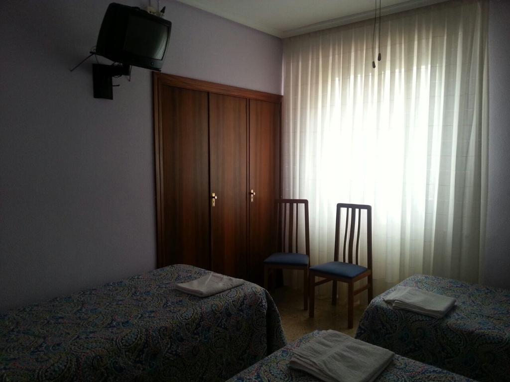 Pension Cinco Villas Logroño Esterno foto